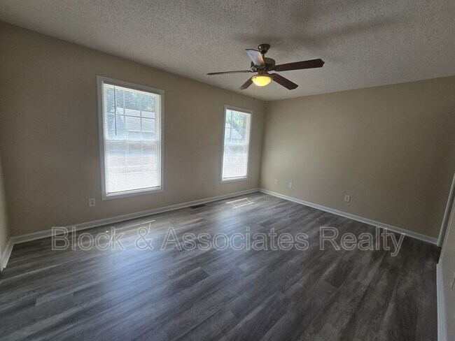 Building Photo - 108 Maple Grove Ct