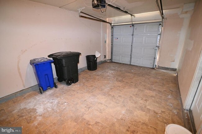 Building Photo - 3721 Edmond Way