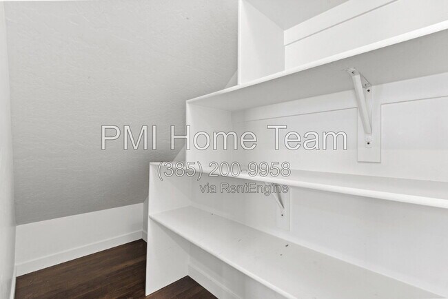 Building Photo - 1812 W Parkview Dr