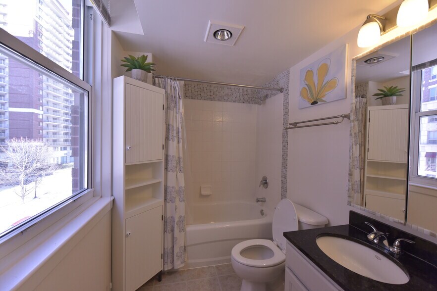 Building Photo - 880 N Pollard St