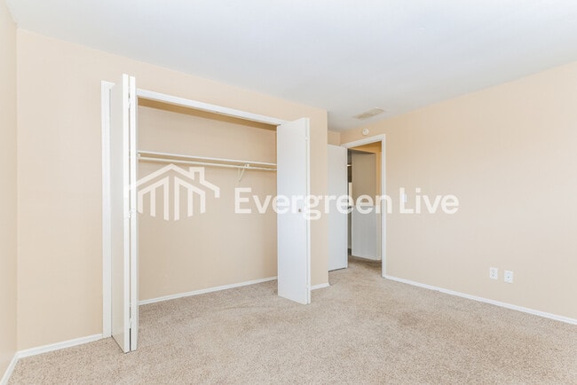 Building Photo - 5219 Robinview Ct