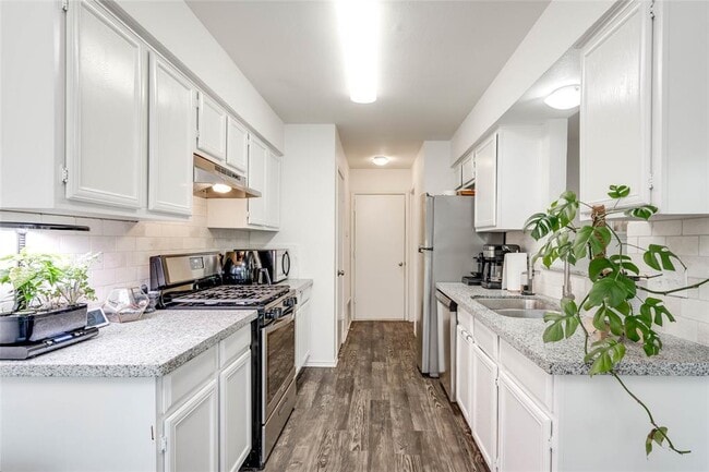 Building Photo - 3503 Larchmont Cove