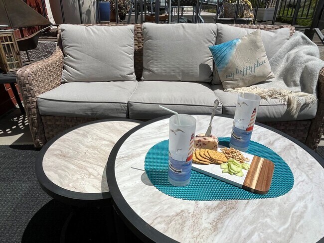 Building Photo - short term rental in the loop