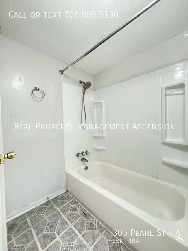 Building Photo - 305 Pearl Ave