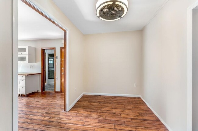 Building Photo - 252 Grove St