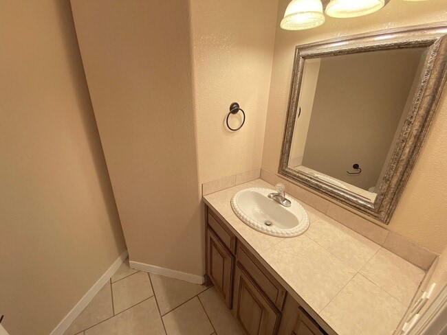 Building Photo - Northeast El Paso/Sandstone Ranch Estates 4 Bed 2.5 Bath Refrig A/C