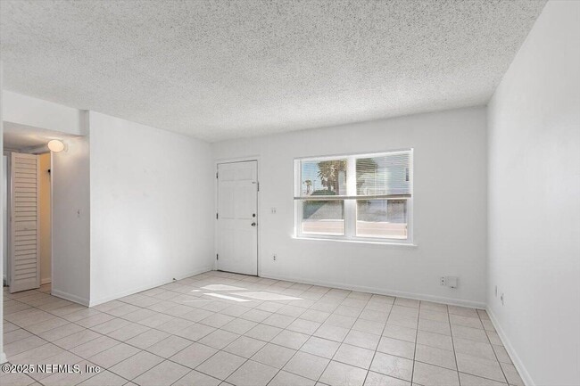 Building Photo - 902 2nd St S