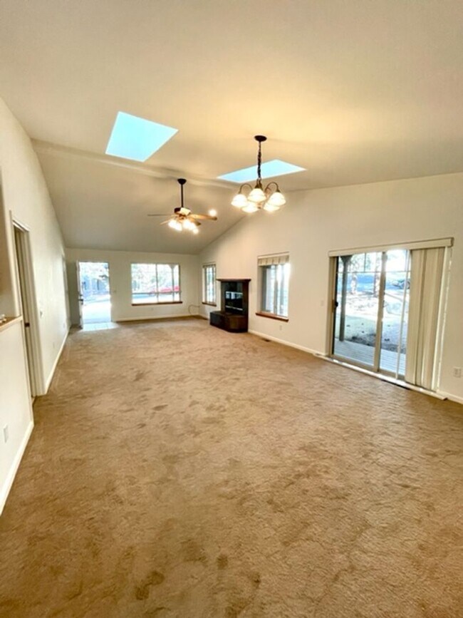 Building Photo - Fawn Run Duplex - 00000-FAWN-00