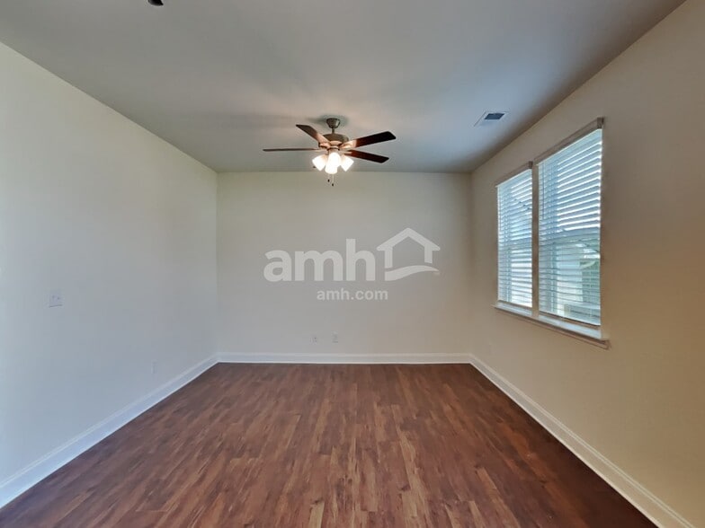 Building Photo - 150 Hazel Pk Dr