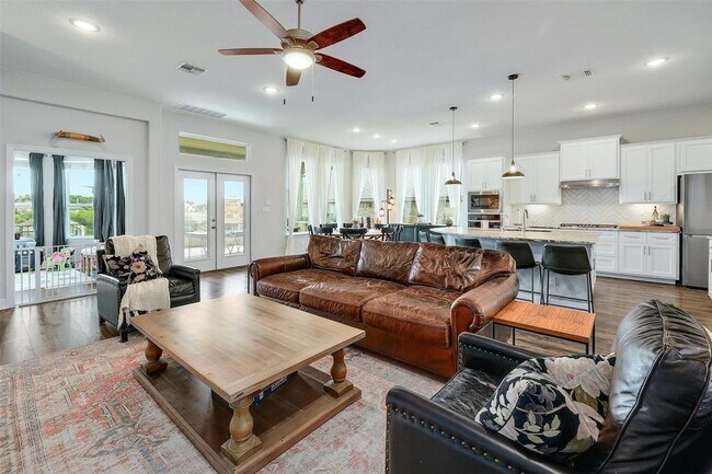 Building Photo - 805 Karst Cv