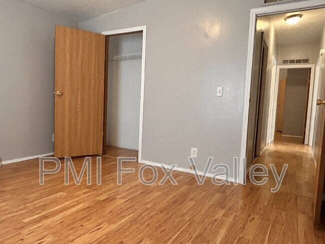 Building Photo - 5024 Shamrock Way