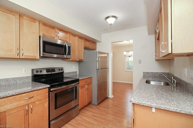 Building Photo - 1770 Rolling Hills Dr