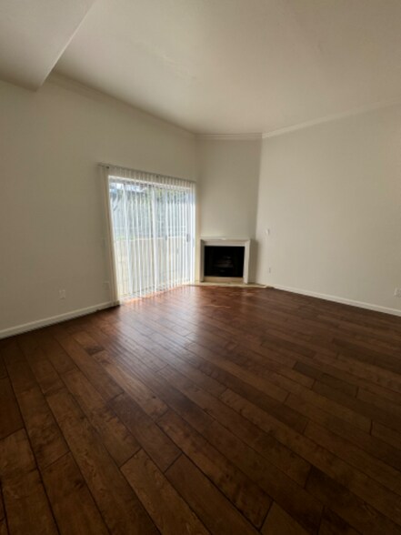 Building Photo - 13022 Riverside Dr