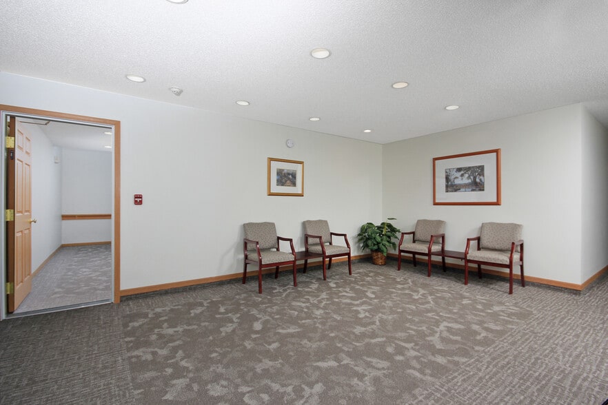 Building Photo - Regency Park South
