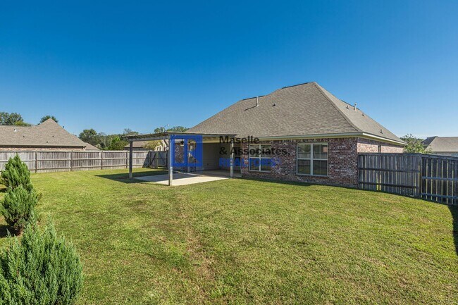 Building Photo - 3 Bed/2 Bath Home in Providence