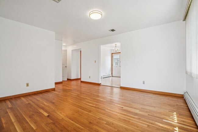 Building Photo - 2402 Hammett Ave