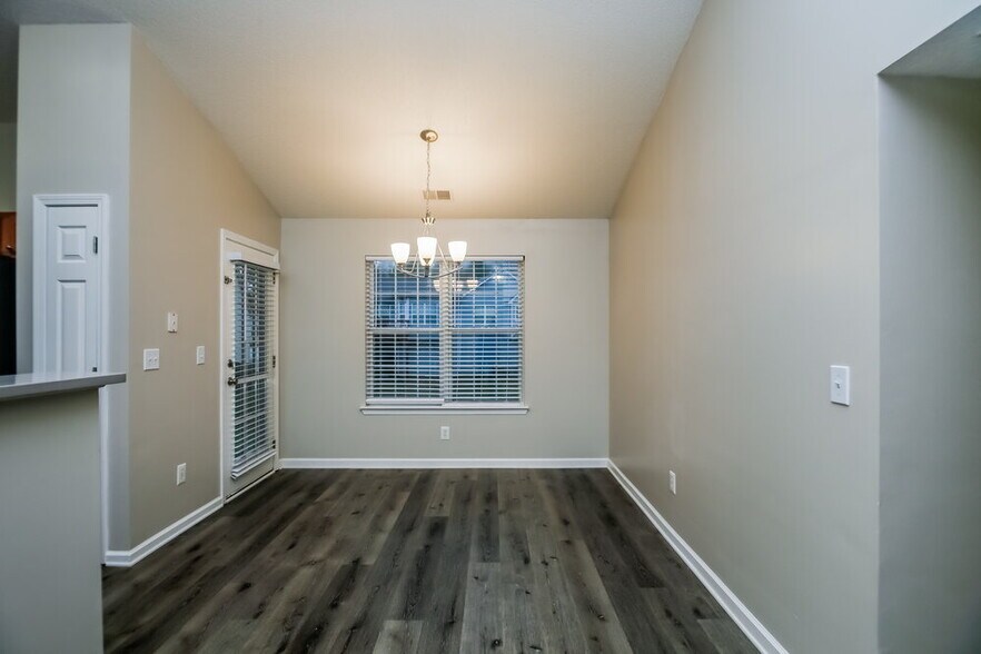 Building Photo - 3010 Brookfield Dr SW