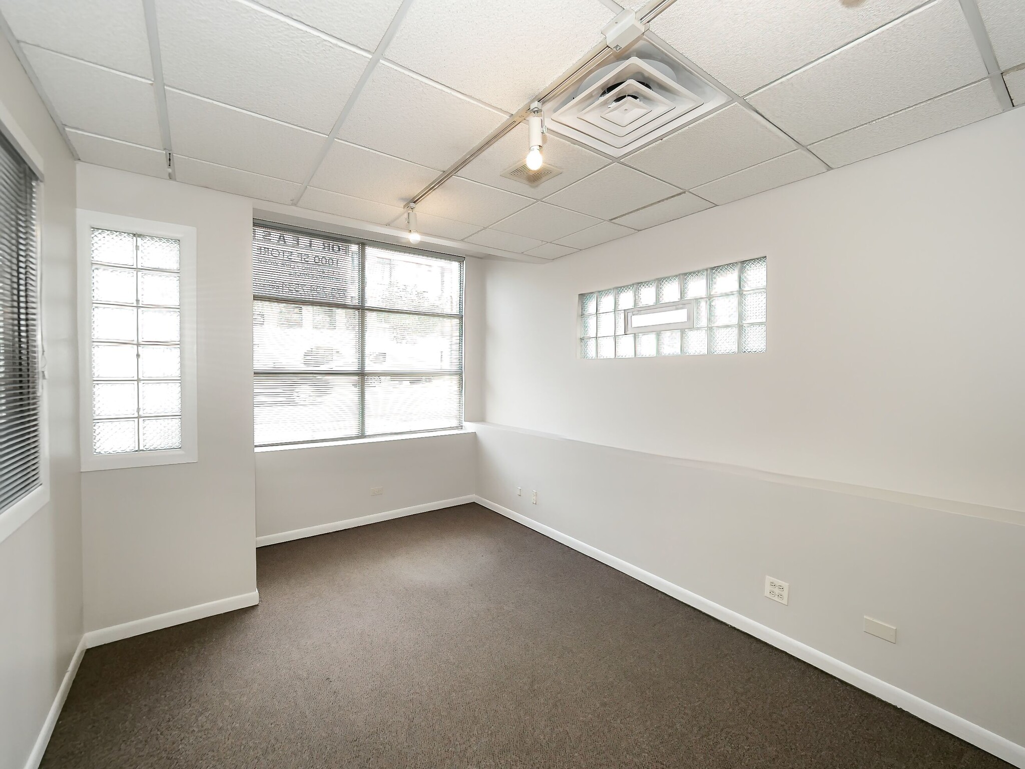 Building Photo - 4344 N Western Ave