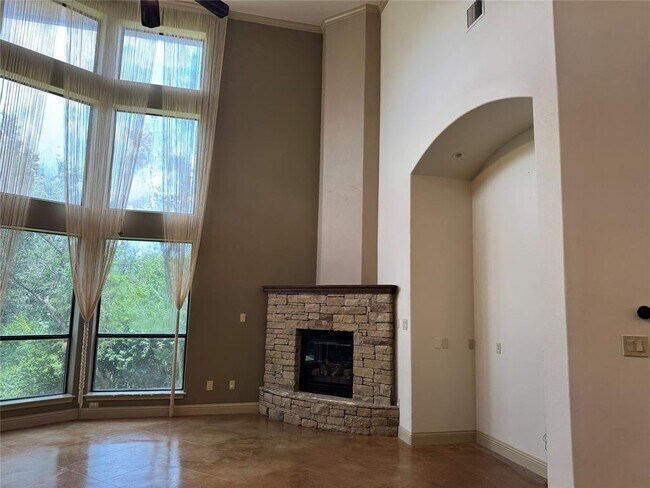 Building Photo - 10913 Sans Souci Pl