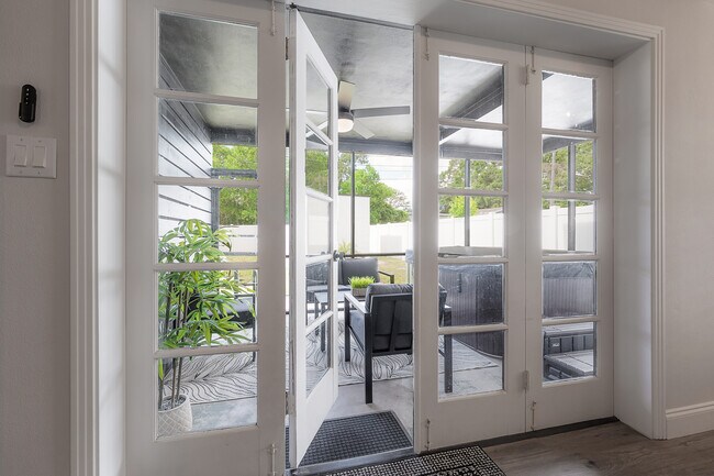 Building Photo - 2400 34th Ave N