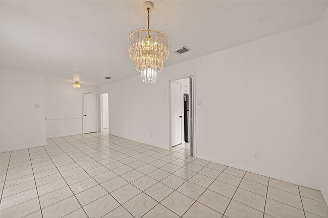 Building Photo - 9422 Kristin Dr