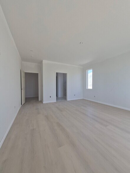 Building Photo - 9840 Mesquite Ave