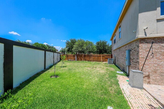Building Photo - 12102 Ent Loop
