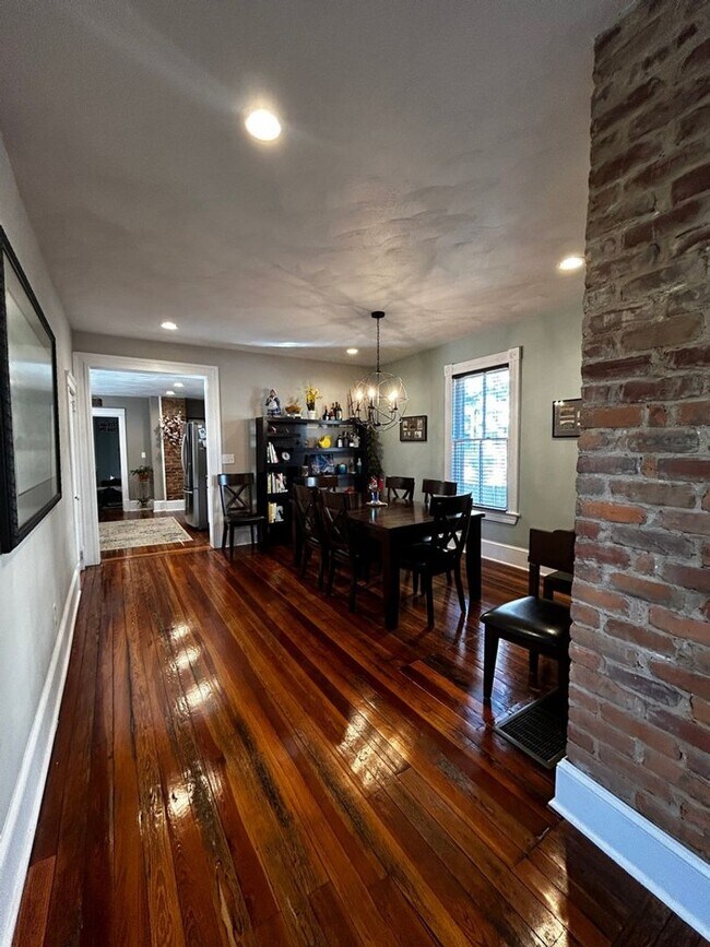 Building Photo - Cozy & Updated - 3 BR home in Old SW!