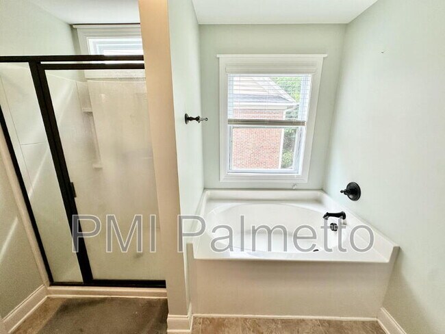 Building Photo - 121 Park Ridge Way