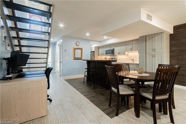 Building Photo - 833 Meadowland Dr