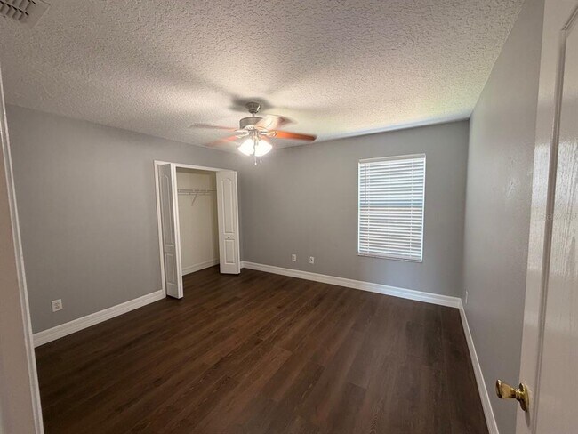 Building Photo - 5768 Los Palma Vista Dr