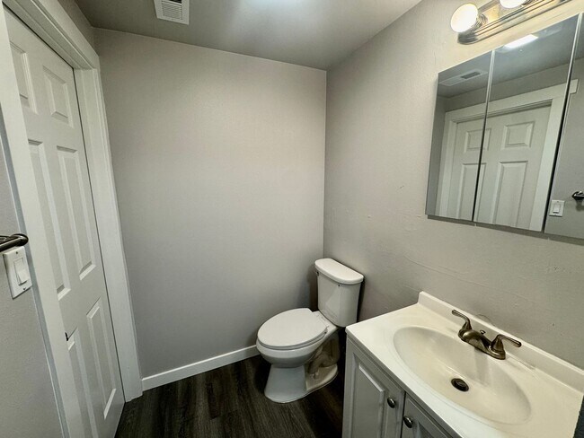 Building Photo - Beautifully Remodeled 4-Bedroom Home with Spacious Backyard in Mountlake Terrace