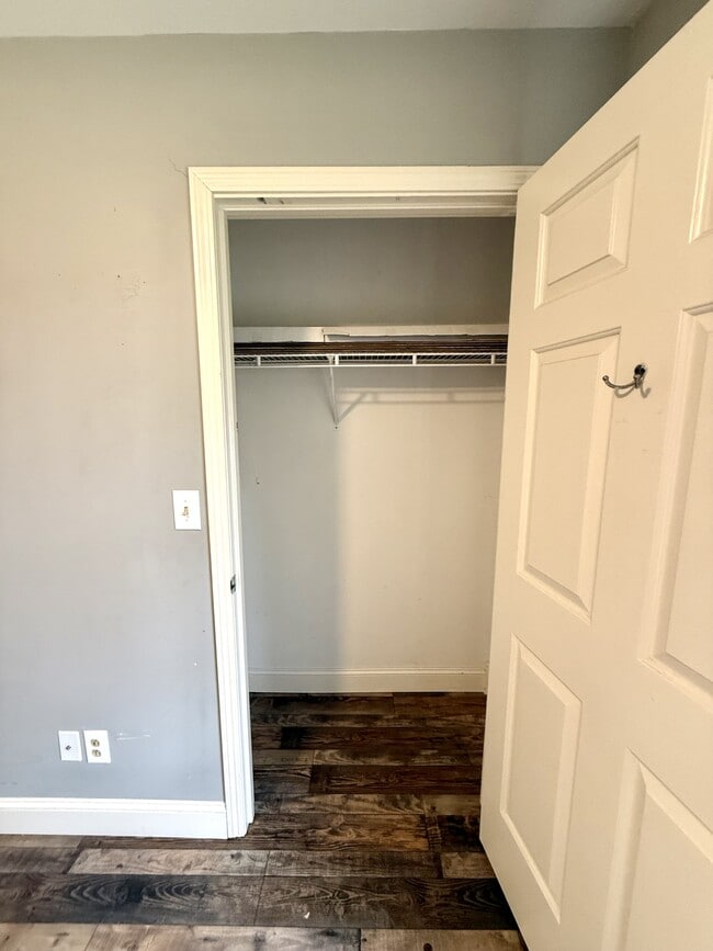 Building Photo - 709 W Columbia St