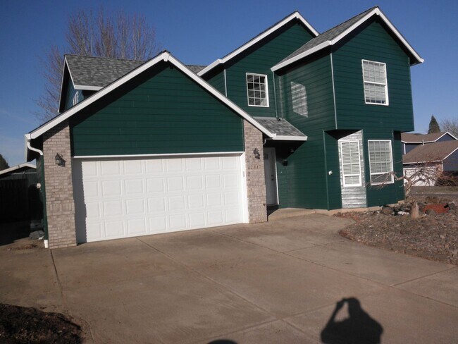 Building Photo - Extra features