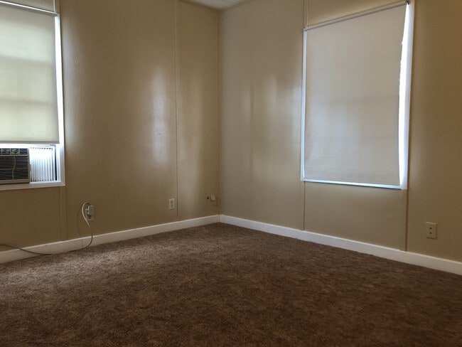 Building Photo - 10 Idaho Way