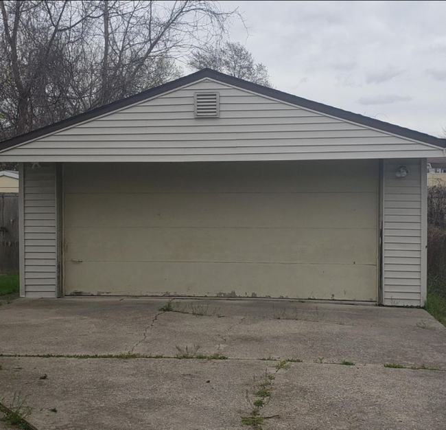 Building Photo - 953 Fries Ave