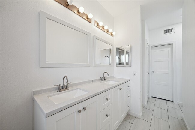 Building Photo - 18809 Egret Bay Blvd