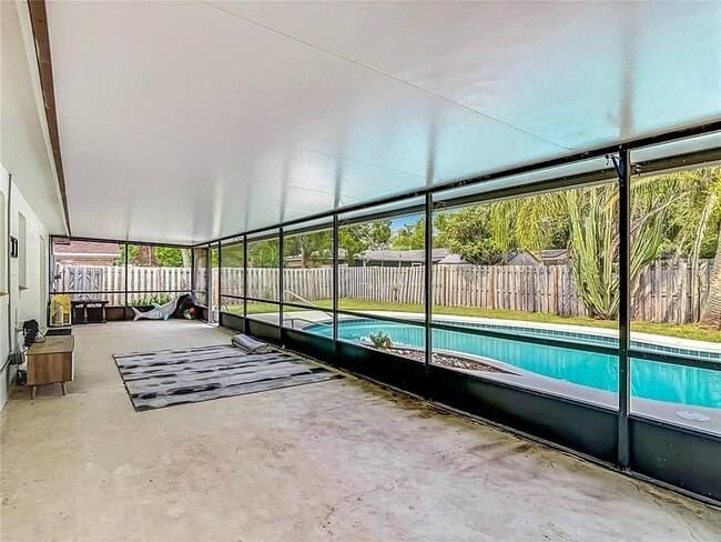 Building Photo - 8676 Hillside Dr