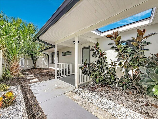 Building Photo - 2472 Tradewinds Dr