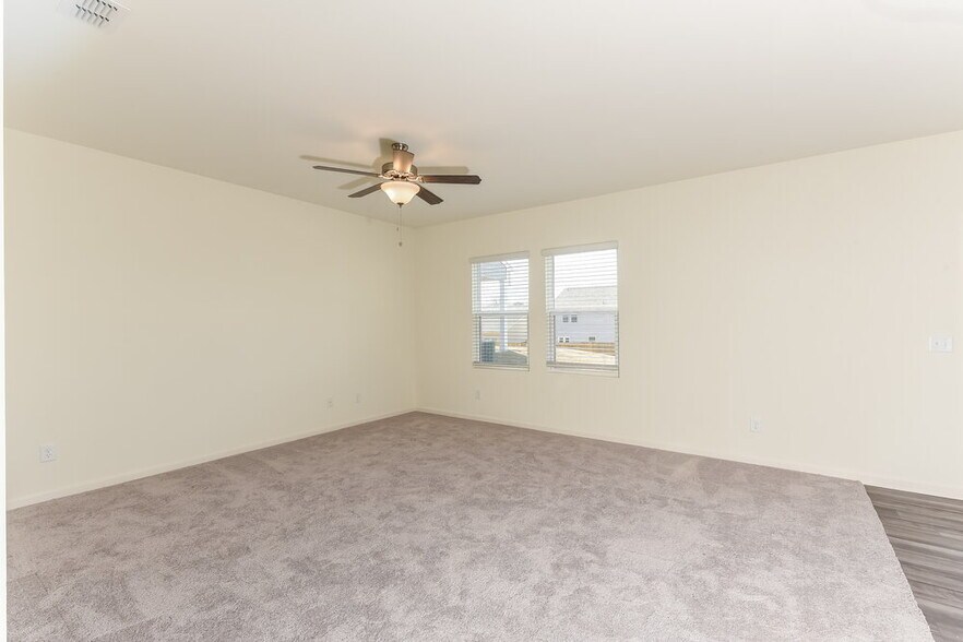 Building Photo - 332 Knightsbridge Ln