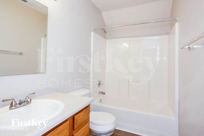 Building Photo - 7843 Stratfield Dr