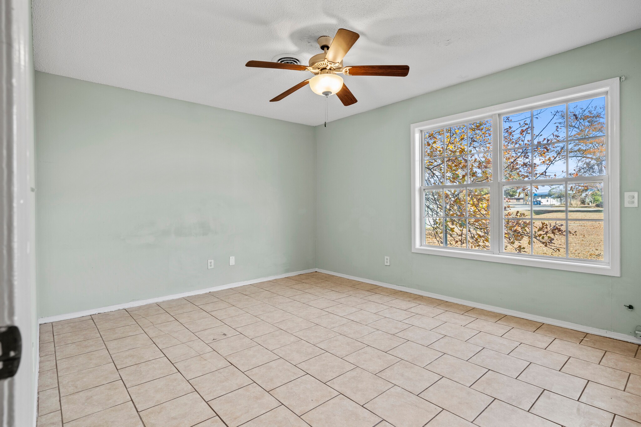 Building Photo - 2231 Woodridge Ln