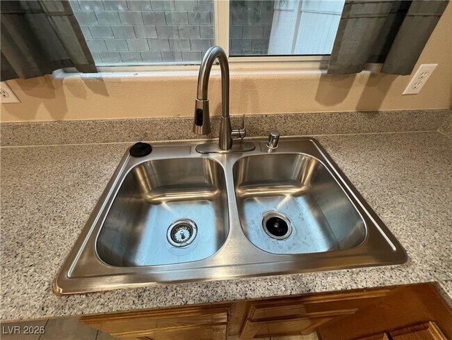 Building Photo - 7327 Laburnum St