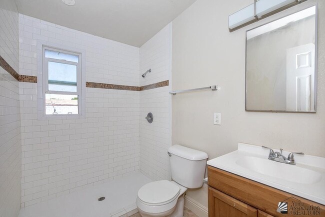 Building Photo - 1902 W 18th St