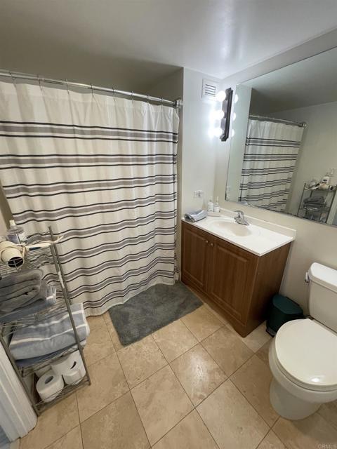 Building Photo - 425 W Beech St