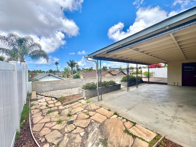 Building Photo - Beautiful 3bd/2ba HOUSE in Clairemont Mesa! 2-car Garage, AC, laundry, patio, VIEWS!