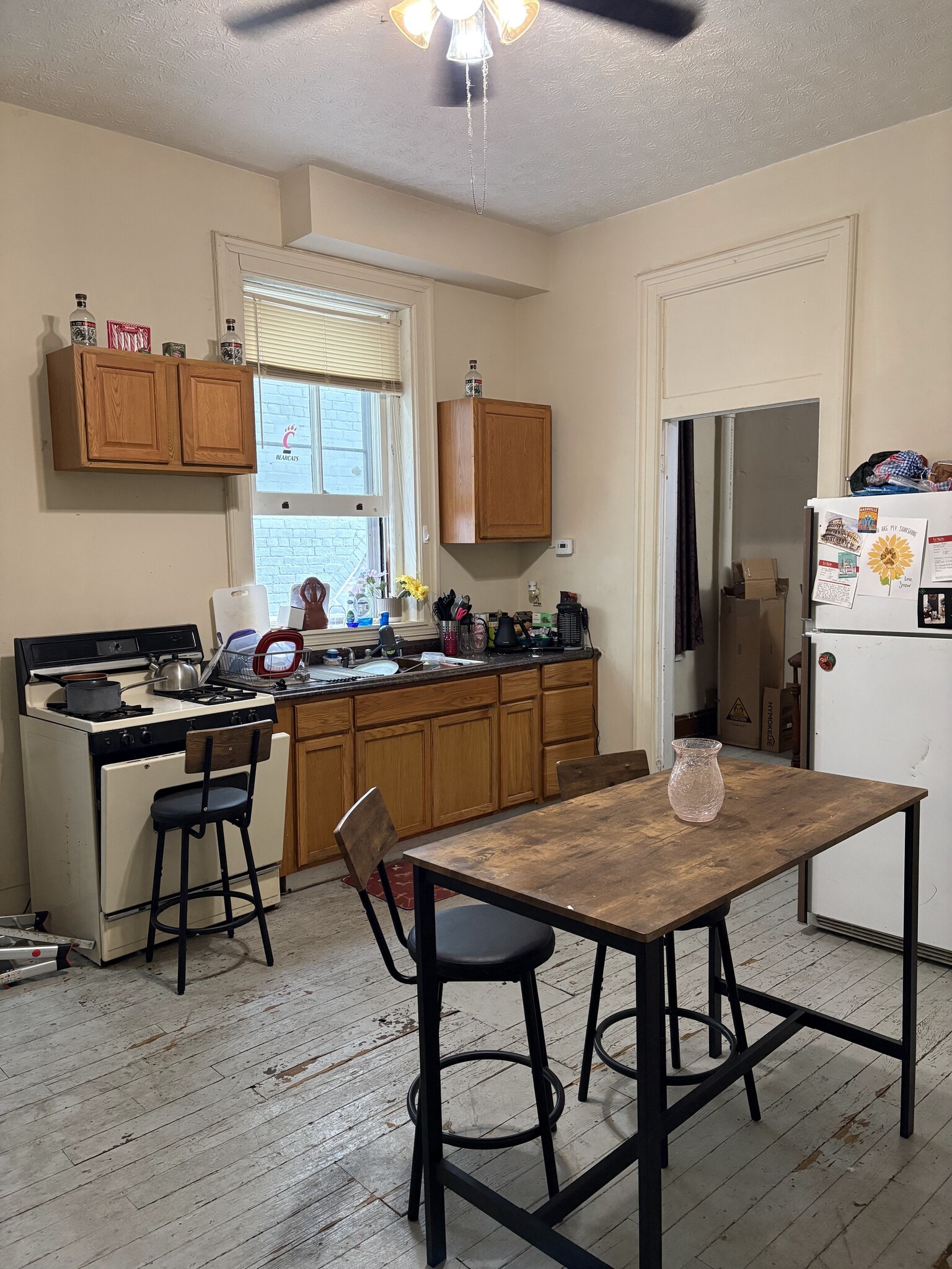 Kitchen - 2235 Victor St