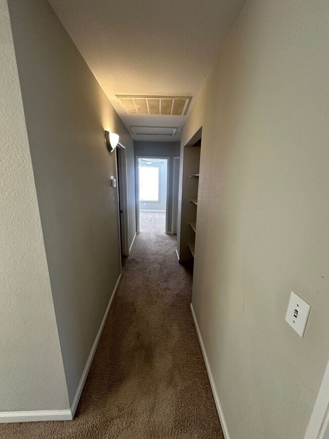 Building Photo - Beautiful 3 Bedroom 2 1/2 Bathrooms 2 Story House! Property Wont Last Long!