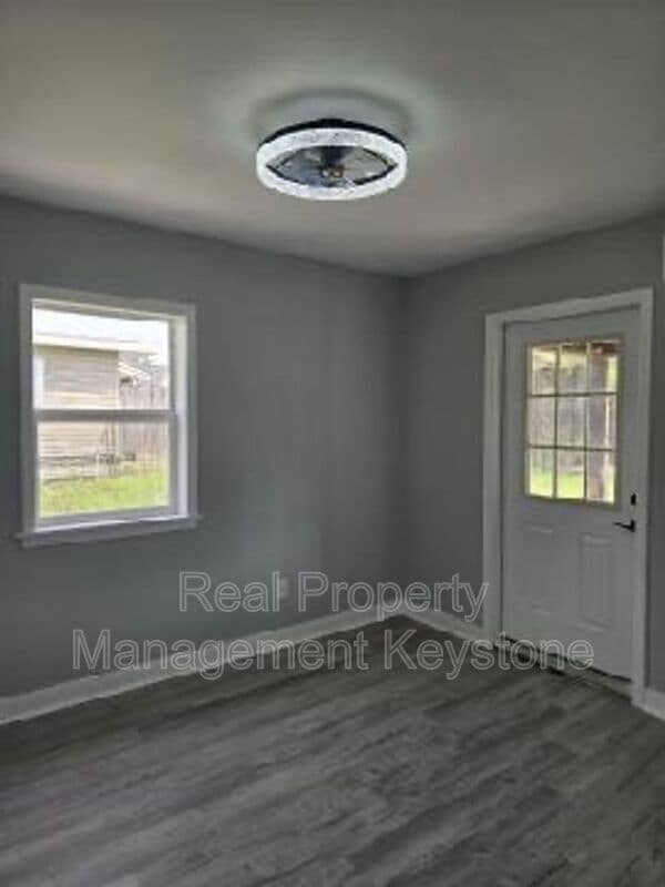Building Photo - 1122 Stock St