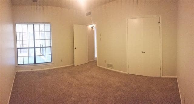 Building Photo - 2025 Heather Brook Dr